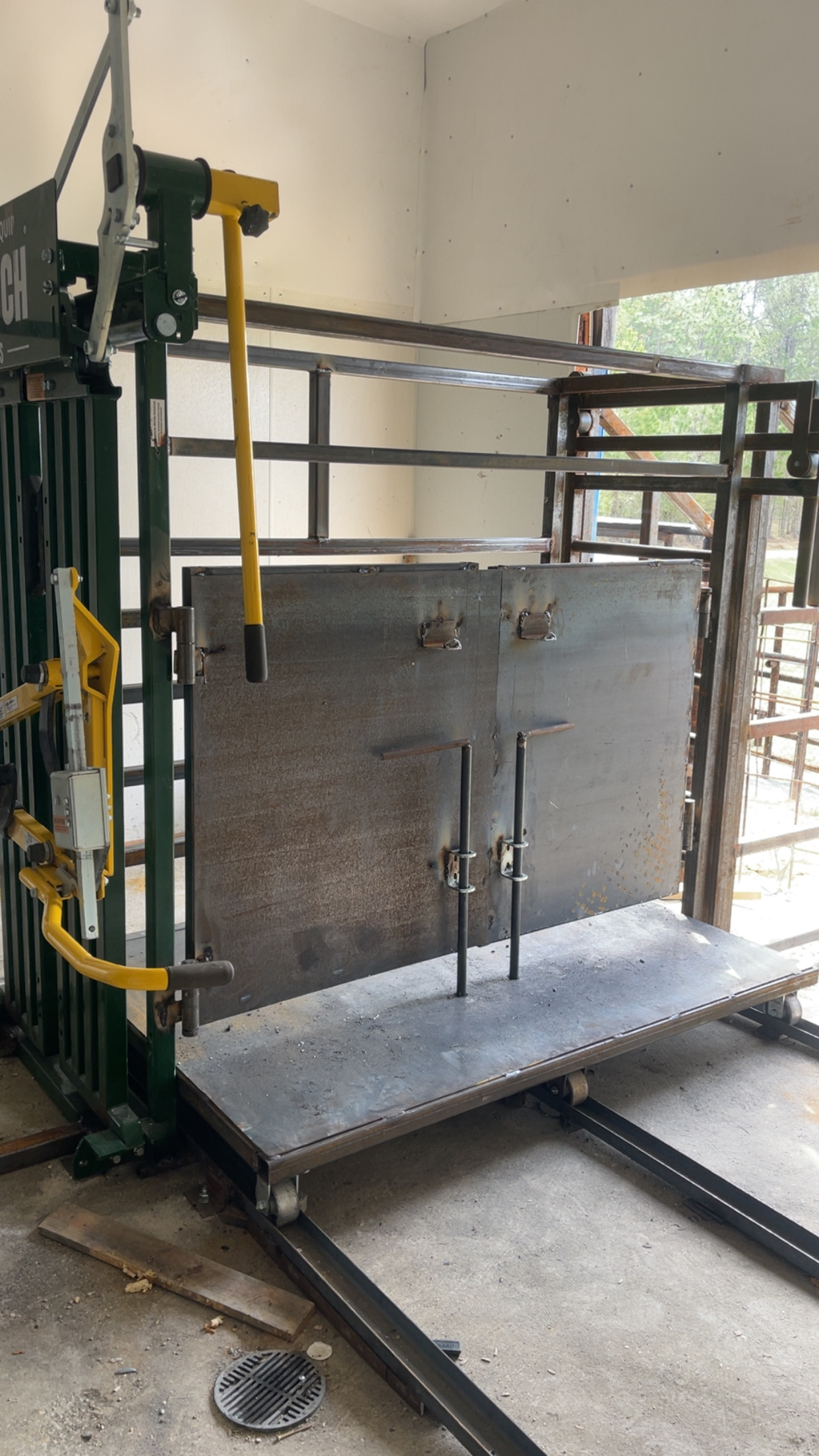 Custom Metal Gates and Fencing - Image 10